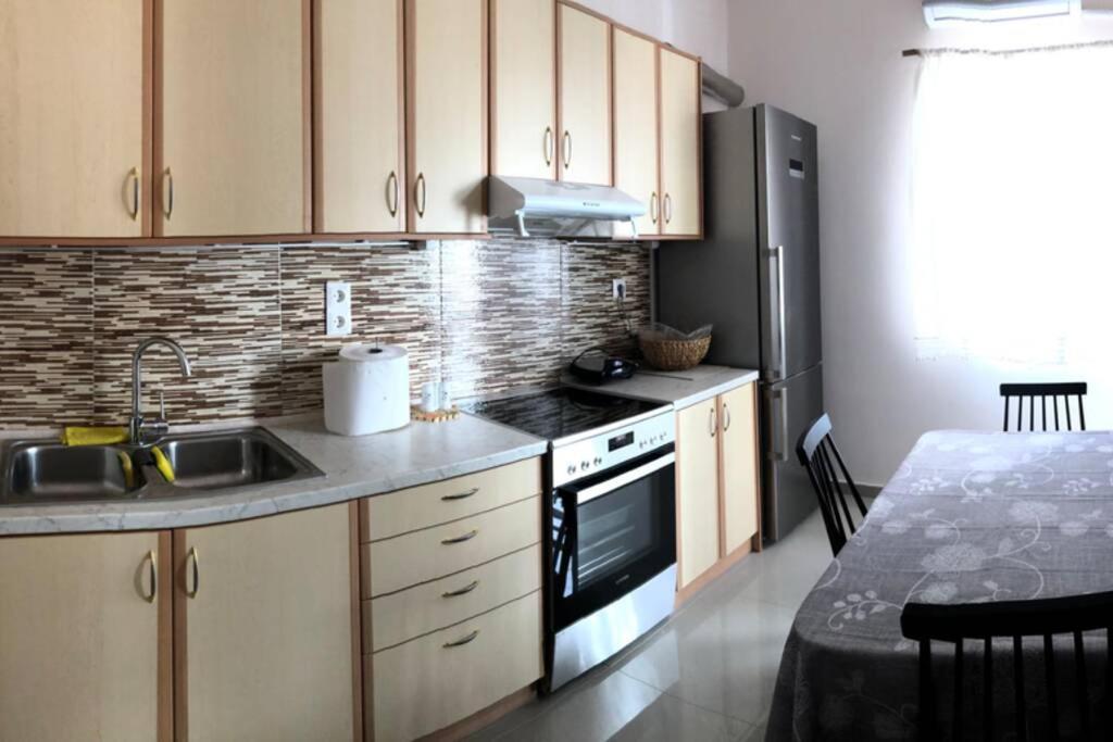 Loutraki Vibes Apartments מראה חיצוני תמונה